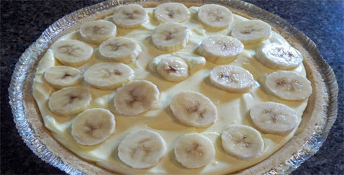 Banana Pudding Pie is the perfect recipe for all those upcoming spring/summer parties and picnics.  Delicious and easy to make with no baking involved.