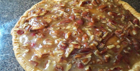 Cranberry Apple Pie with Sweet Walnut Topping is a nice alternative to the traditional apple pie.  The topping is like candy coated nuts, to the fullest!