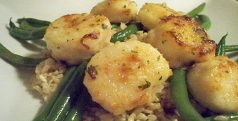 Scallops and Vegetables with Citrus Soy Sauce is great for entertaining, and is sure to please even the biggest seafood skeptic.  The Citrus Soy Sauce adds an amazing bust of flavor.